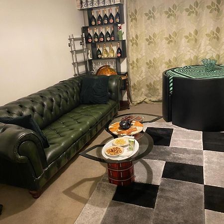 The Right Place. A Fabulous/Cozy Double Room Лондон Екстериор снимка